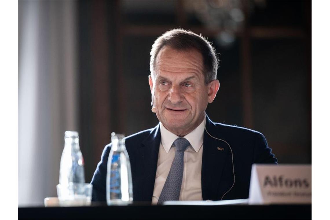 DOSB: Sportler-Impfungen „möglichst bald im zweiten Quartal“ Alfons Hörmann, Präsident des Deutschen Olympischen Sportbundes. Foto: Fabian Strauch/dpa