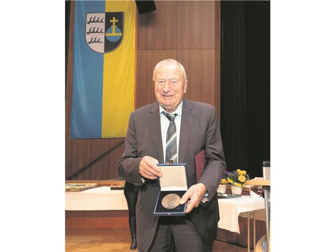 Alfred Bauer wurde für seinen herausragenden Einsatz für Stadt und Bürgerschaft geehrt.