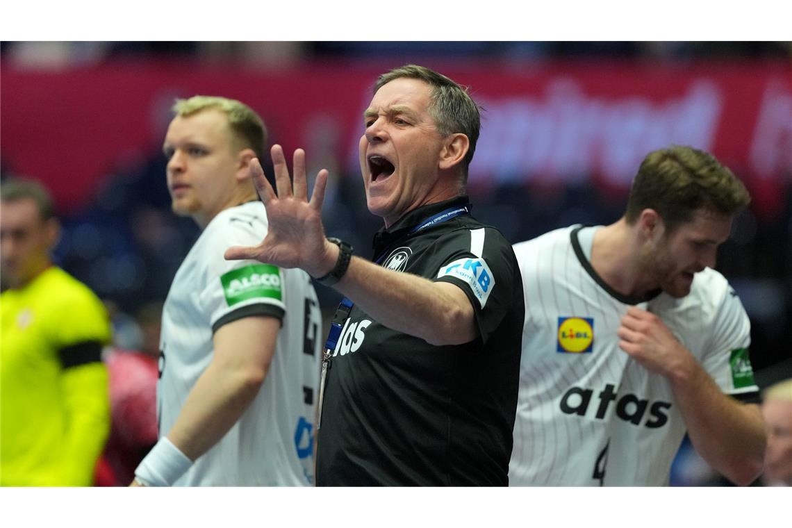 Sorgen um Knorr: Handballer mit Arbeitssieg gegen Polen Alfred Gislason war mit dem DHB-Auftritt in der ersten Halbzeit unzufrieden.