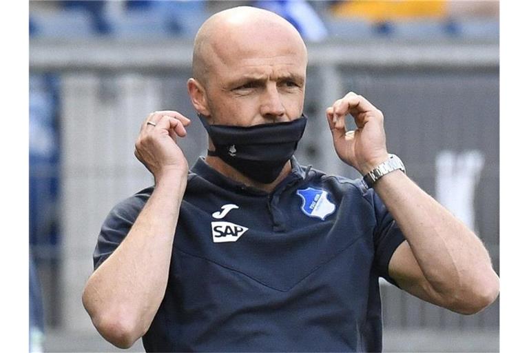 Alfred Schreuder, der Trainer von Hoffenheim. Foto: Thomas Kienzle/AFP/POOL/dpa/Archivbild