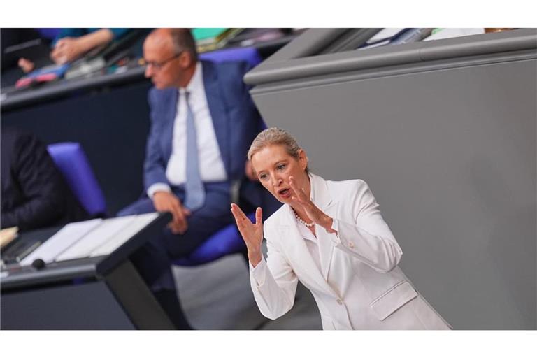 Alice Weidel, Bundesvorsitzende und Fraktionsvorsitzende der AfD, eröffnet neben Bundeskanzler Friedrich Merz (CDU) die Generaldebatte im Rahmen der Haushaltsberatungen im Bundestag.