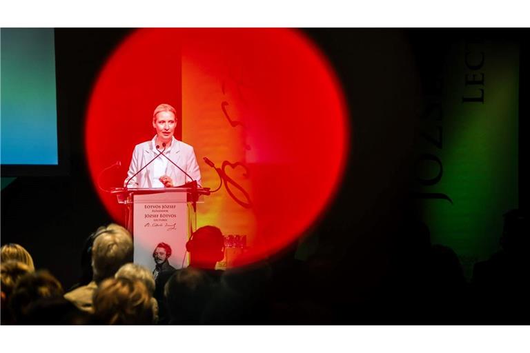 Alice Weidel, Co-Vorsitzende der AfD, hält im Institut des 21. Jahrhunderts in Budapest einen Vortrag unter dem Motto "Deutschland und Europa".