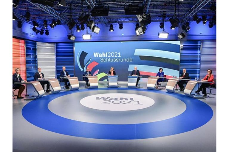 Alice Weidel (l-r), Christian Lindner, Markus Söder, Armin Laschet, Annalena Baerbock, Olaf Scholz und Janine Wissler. Foto: Tobias Schwarz/AFP-POOL/dpa