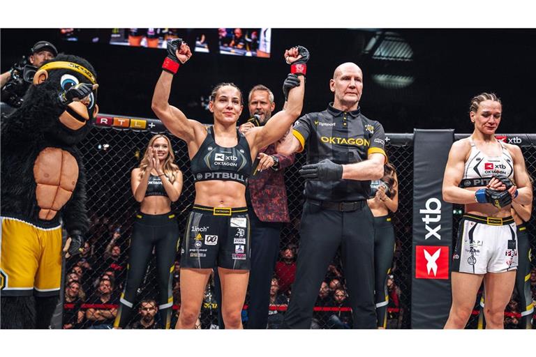 Alina Dalaslan (links) ist auch nach ihrem fünften Profikampf ungeschlagen.