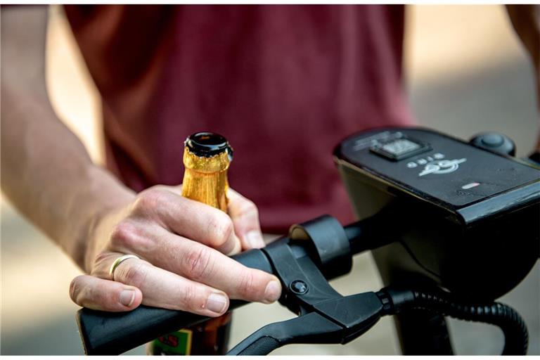 Alkohol und E-Scooter sind in der Kombination gefährlich. (Symbolbild)