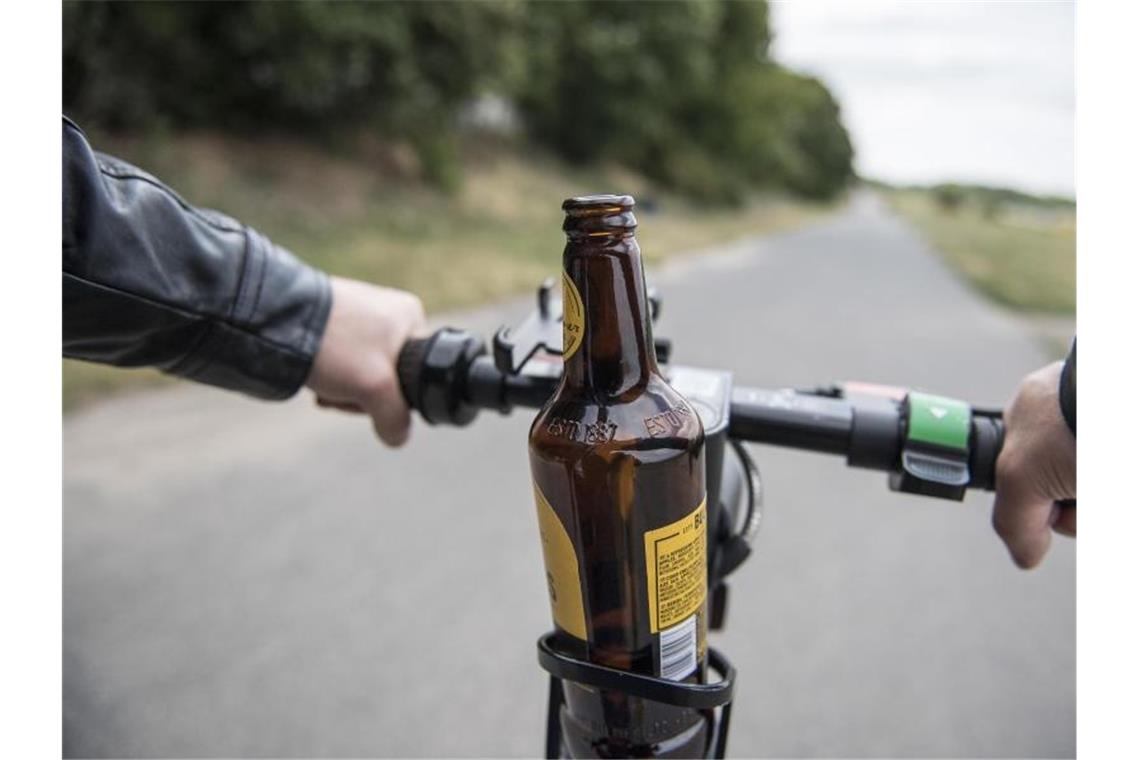 Alkoholmissbrauch ist das häufigste Fehlverhalten bei E-Scooter-Fahrern. Foto: Robert Guenther/dpa-tmn/dpa