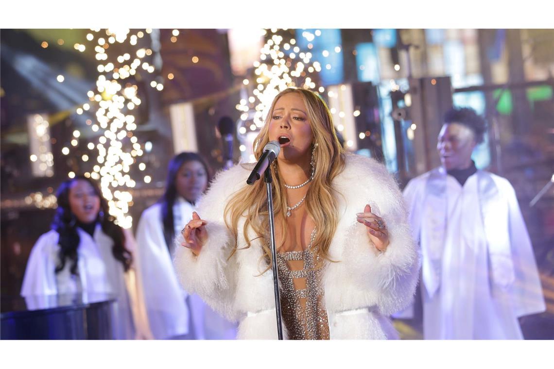 Dutzende Weihnachtssongs in den aktuellen Charts "All I Want For Christmas Is You" liegt in den Charts wieder vorne.