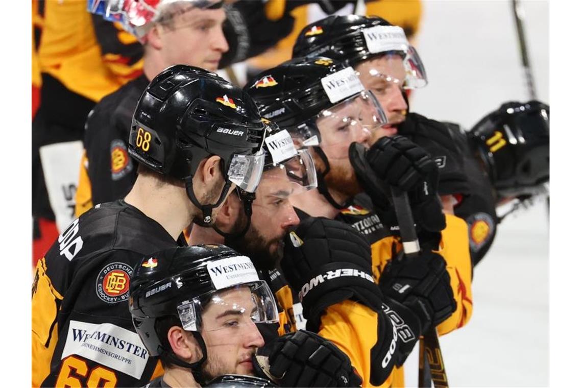 DEB-Team bricht nach Corona-Verdacht Training ab Alle Eishockey-Nationalspieler haben sich nach einem Corona-Verdachtsfall im Team umgehend isoliert. Foto: Daniel Karmann/dpa