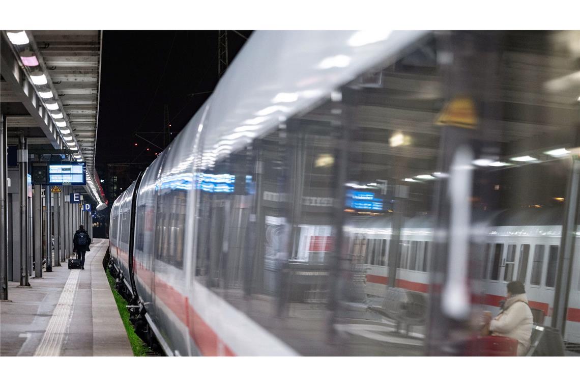 Alle ICE-Züge zwischen Frankfurt und Stuttgart sind von Verspätungen uns Ausfällen betroffen. (Symbolfoto)