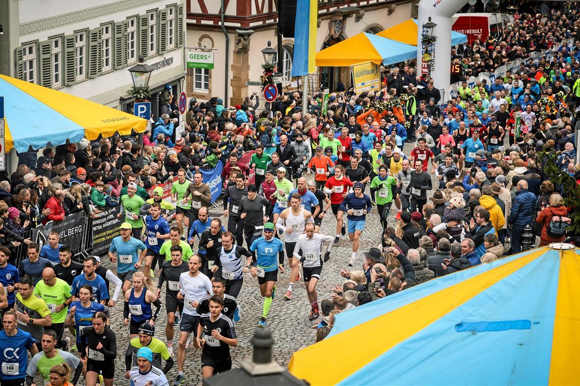 Eine Auszeichnung und zugleich eine Herausforderung Allein beim Hauptlauf werden morgen wieder bis zu 800 Sportlerinnen und Sportler den Anstieg in der Marktstraße hinaufrennen. Insgesamt könnten es über 1900 sein. Foto: Alexander Becher