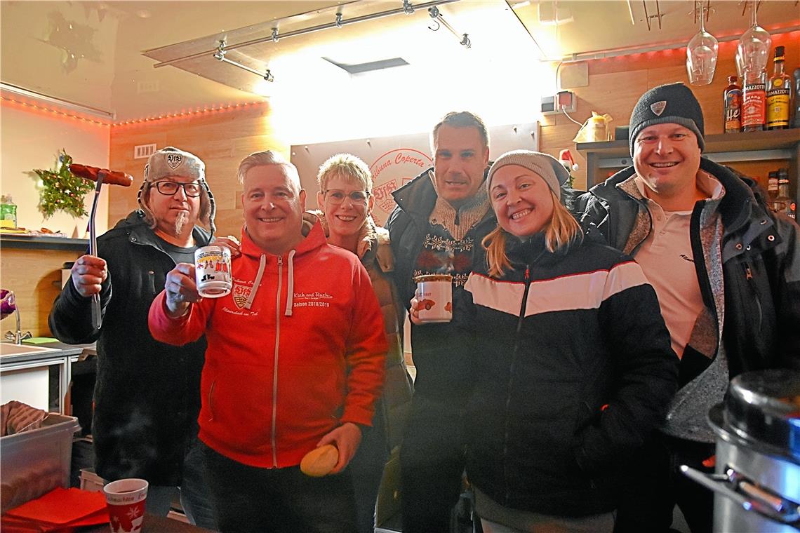 Alles auf rot! Heisse Rote, roten Glühwein und mehr gab es beim VfB-Fanclub Trib...