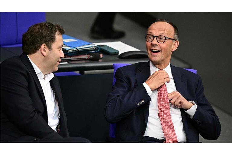 Alles gut in der schwarz-roten Koalition? Friedrich Merz (r.) und Finanzminister Lars Klingbeil tauschen sich aus.