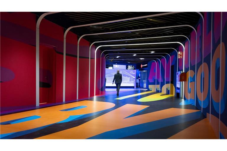 Alles so bunt hier: Blick in einen Gang im neuen Terminal 3 des Flughafens Frankfurt.