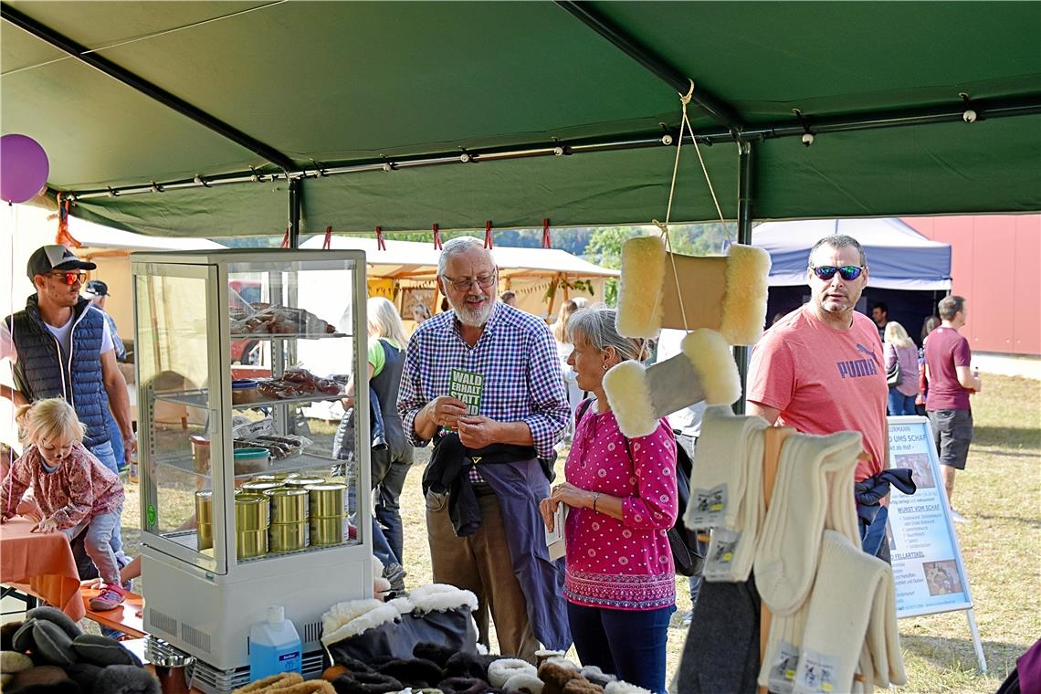 Alles vom Schaf auf dem Bauernmarkt. 