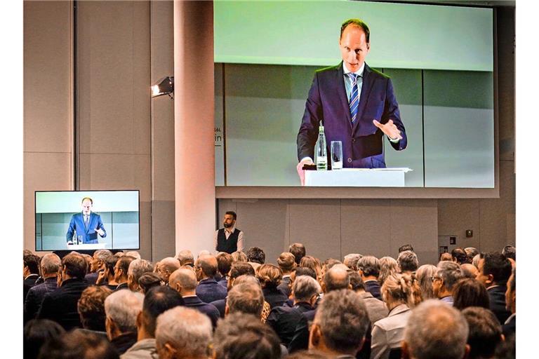 Allianz-LV-Chef Ruedi Kubat schafft mit Schweizer Tempo eine charmante Ansprache.