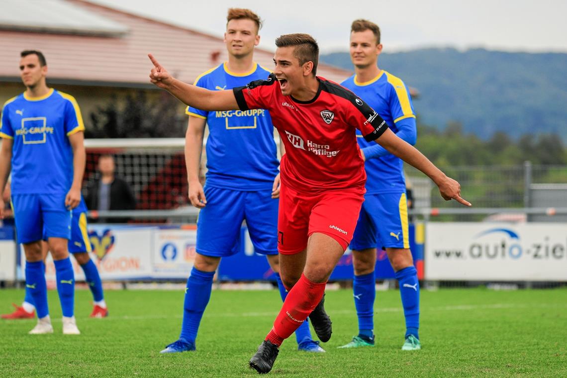 SV Allmersbach gegen SG Oppenweiler: „Das sind Spiele, für die man Fußball spielt“ Allmersbachs Kapitän Tim Wehrsig (vorne) will auch am Sonntag jubeln. Foto: Alexander Becher
