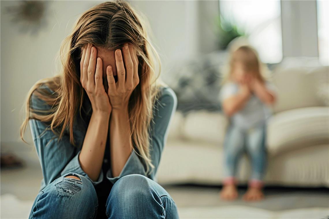 Hilfe für Kinder psychisch kranker Eltern Alltägliche Familiensituationen stellen bei psychischen Erkrankungen oftmals unüberwindbare Hürden dar. Symbolfoto: Adobe Stock/Firn