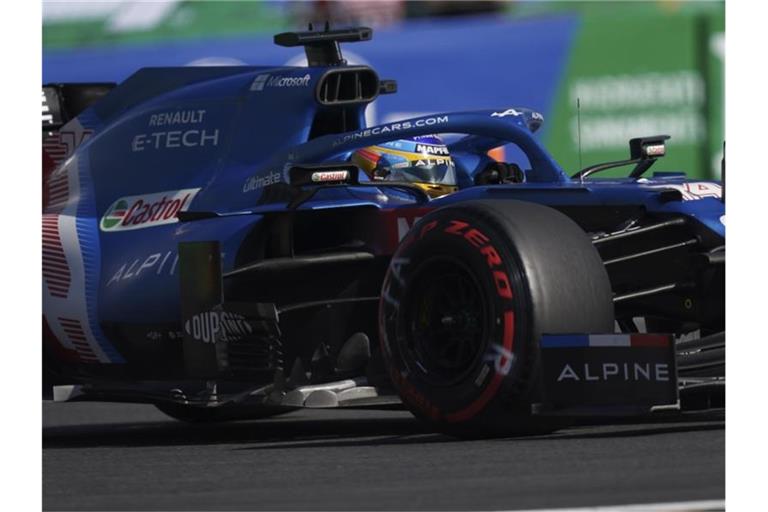 Alpine-Pilot Fernando Alonso ist beim Abschlusstraining von Sao Paulo zur Bestzeit gerast. Foto: Fernando Llano/AP/dpa