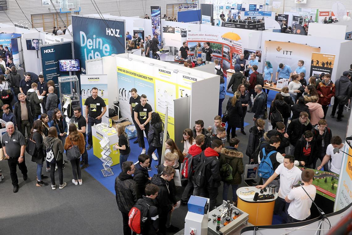 Ausbildungsmesse Fokus Beruf findet am Wochenende statt Als die Messe Fokus Beruf 2019 in der Sporthalle des beruflichen Schulzentrums stattfand, war der Andrang gewaltig. Nun hoffen die Veranstalter auf ähnliche Resonanz. Foto: Benjamin Büttner