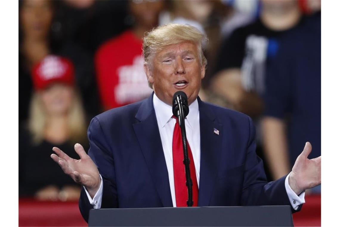 US-Präsident Trump muss sich Amtsenthebungsverfahren stellen Als dritter Präsident in der Geschichte der Vereinigten Staaten muss sich Donald Trump einem Amtsenthebungsverfahren stellen. Foto: Paul Sancya/AP/dpa
