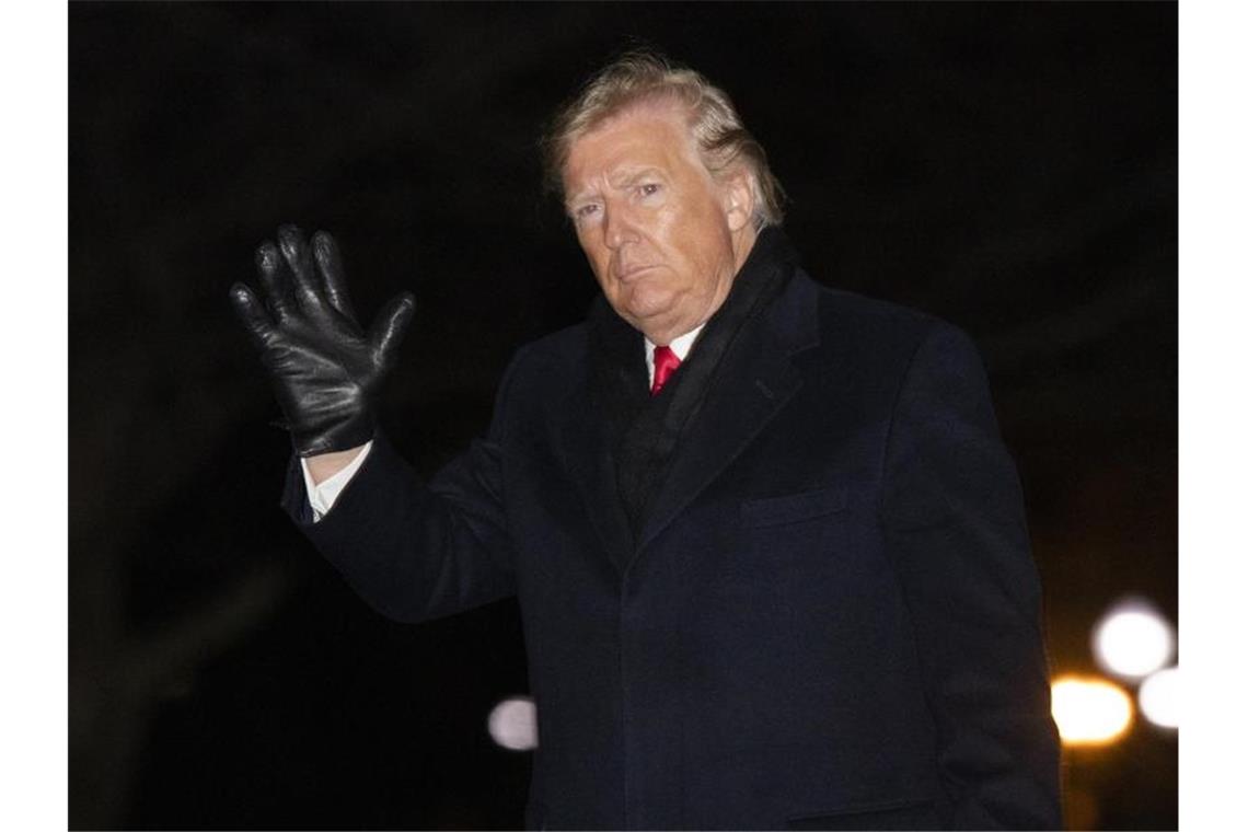 US-Präsident Trump muss sich Amtsenthebungsverfahren stellen Als dritter Präsident in der Geschichte der Vereinigten Staaten muss sich Donald Trump einem Amtsenthebungsverfahren stellen. Foto: Manuel Balce Ceneta/AP/dpa
