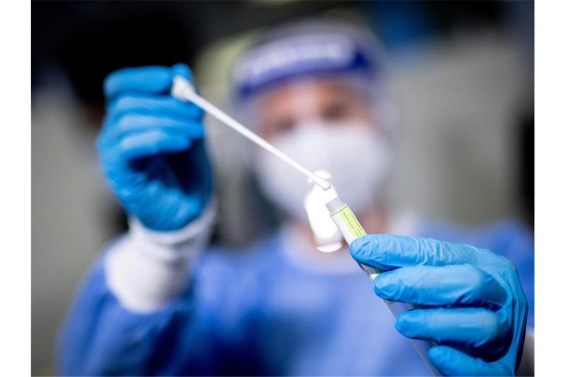 Bund hält vorerst an 3G-Regel fest Als einheitliches Instrument soll spätestens ab 23. August die „3G-Regel“ beim Zugang zu bestimmten Innenräumen greifen - ein negatives Testergebnis also noch ausreichen. Foto: Matthias Balk/dpa