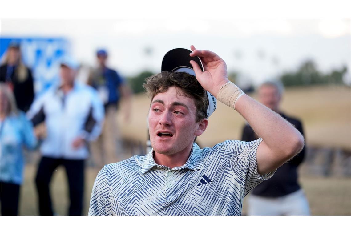 Als erster Amateur-Golfer seit 33 Jahren hat der US-Amerikaner Nick Dunlap ein Turnier auf der PGA-Tour gewonnen. Der 20 Jahre alte Student siegte mit einem Schlag Vorsprung in La Quinta im US-Bundesstaat Kalifornien.