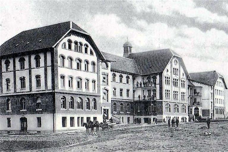 Als „Haus der Barmherzigkeit“ erbaute Christian Hämmerle das Altenheim im Staigacker, das 1904 eröffnet wurde. Fotos: Stadtarchiv Backnang
