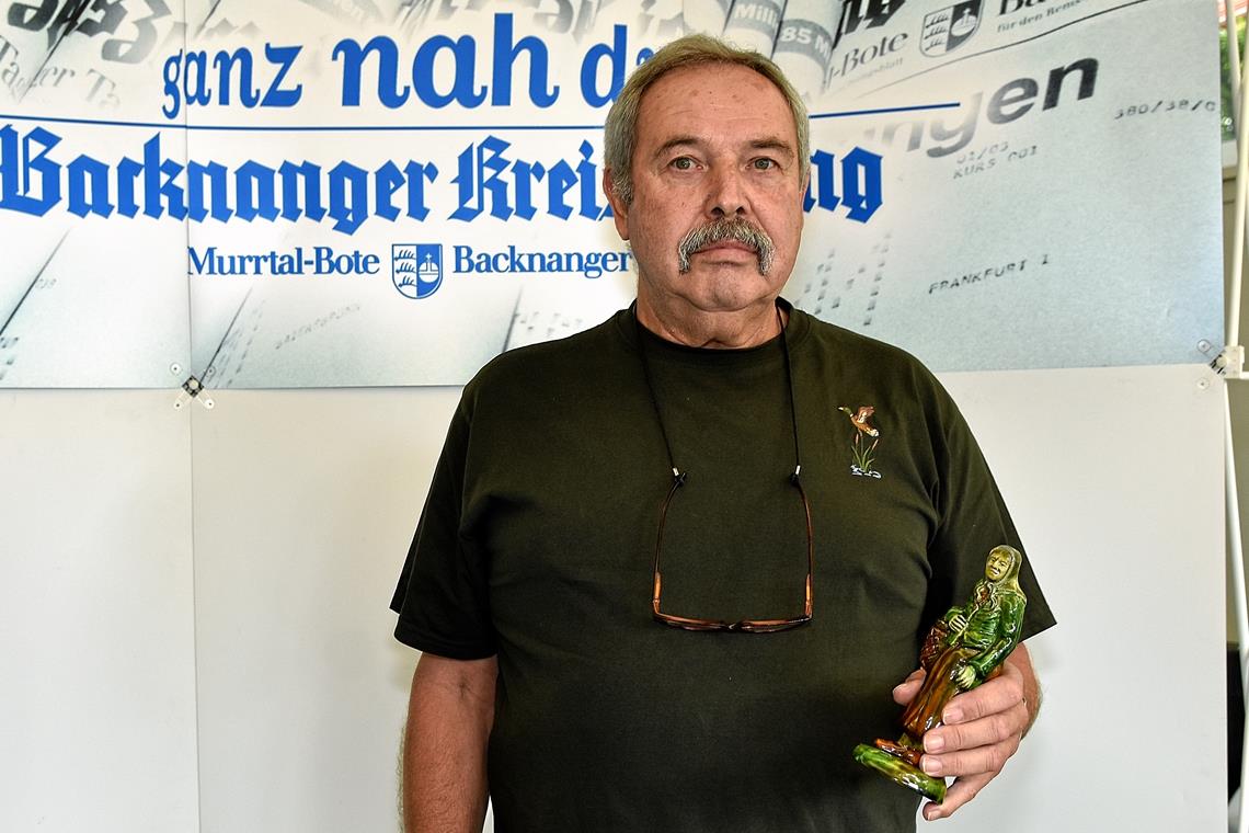 Als Horst Schuster nach einer Radtour in Burkheim am Kaiserstuhl einen Antiquitä...