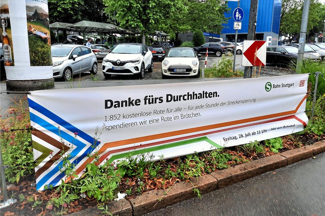 Vollsperrung der Bahn bei Waiblingen endet am Samstag Als kleine Wiedergutmachung lässt die Deutsche Bahn in Waiblingen eine Rote Wurst für jede Stunde Sperrung springen. Foto: privat