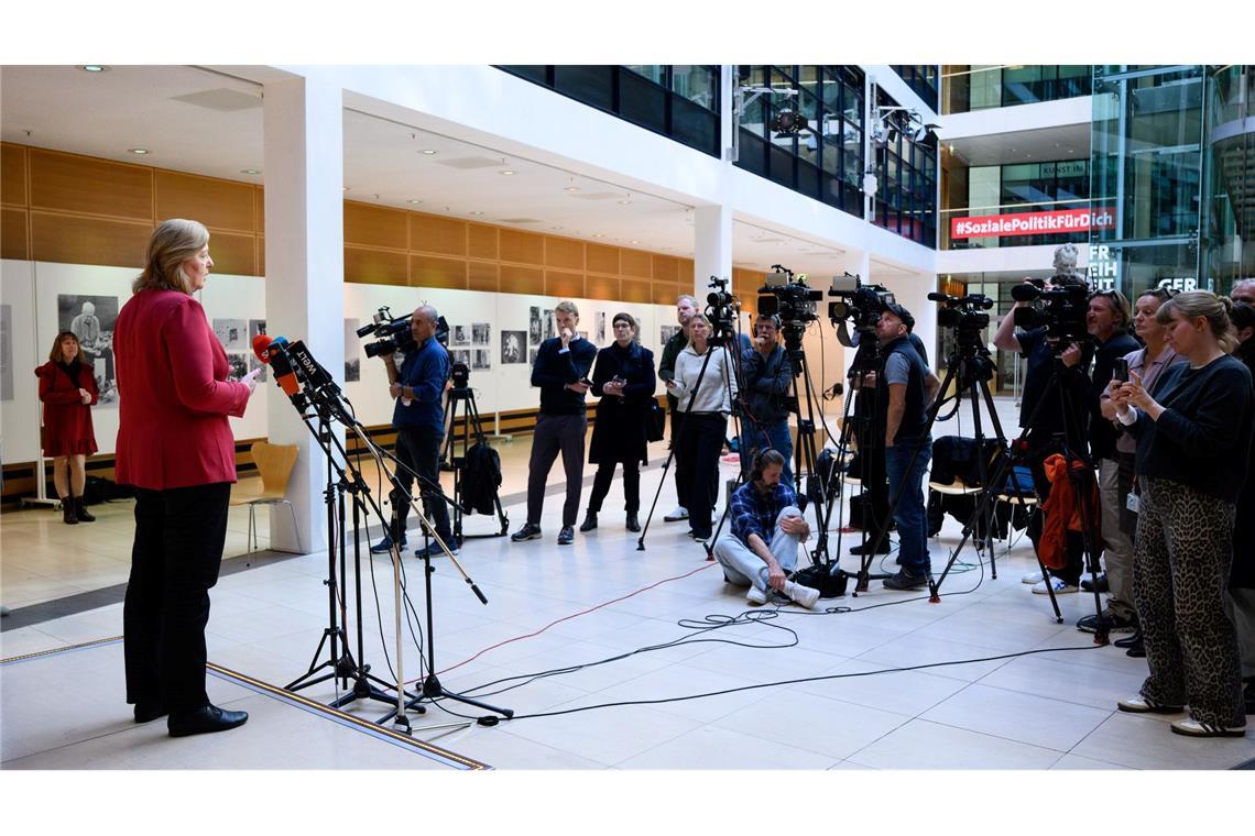 Als SPD-Chefin verkündet Bärbel Bas den Start der Sozialstaatskommission ihrer Partei.