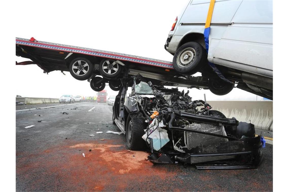 29 Verletzte bei Massencrash auf A7 Als Unfallursache wird Blitzeis und Nebel vermutet. Foto: Karl-Josef Hildenbrand/dpa