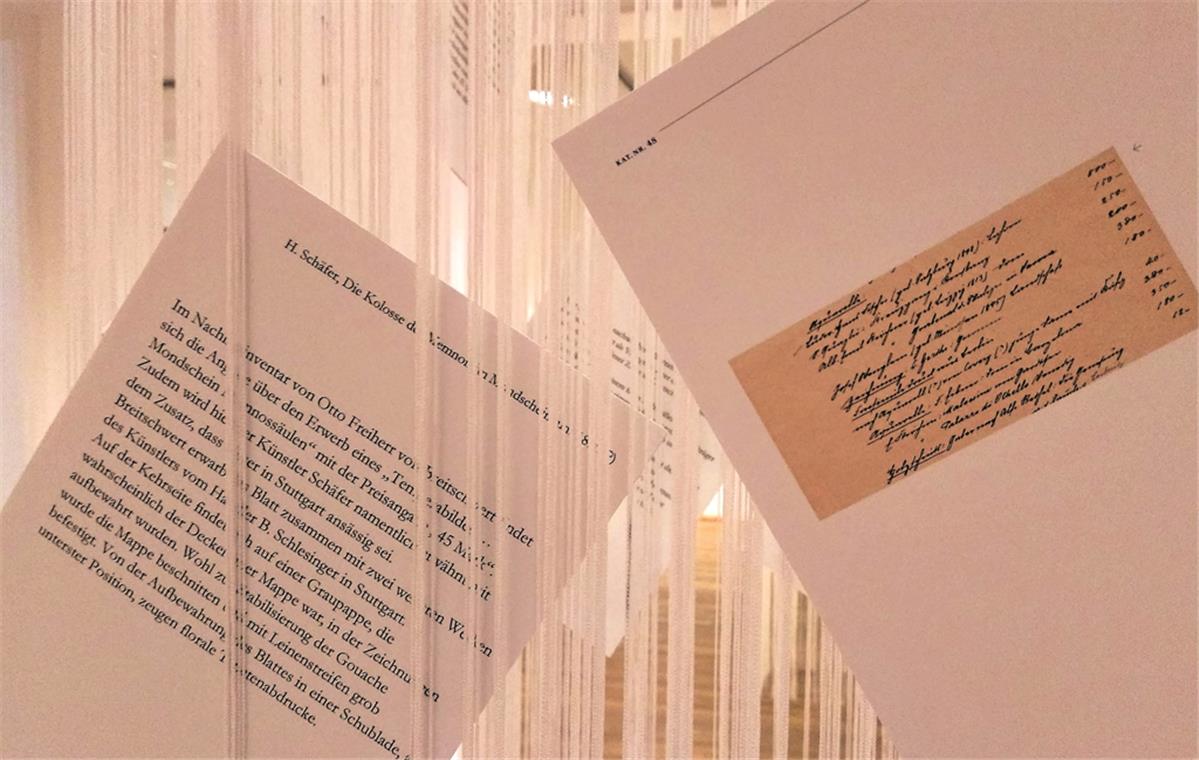 Einblicke in Sammlerseelen und Forschungsarbeit Als zweite Realität eines Kunstwerks wird die Rückseite gesehen. Den Grafiken gegenübergestellte Installationen verdeutlichen dies.Fotos: P. Wolf