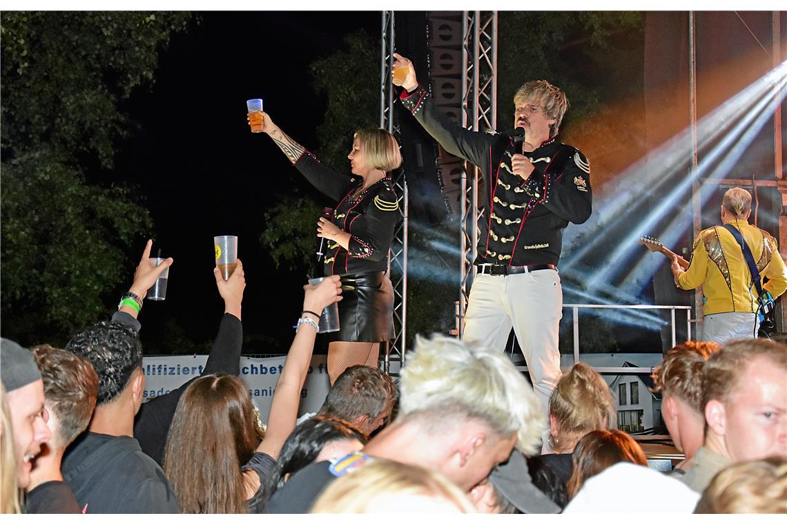 Althütte Open-Air auf dem Sportplatz Althütte mit Hofbräu Regiment. Partystimmun...