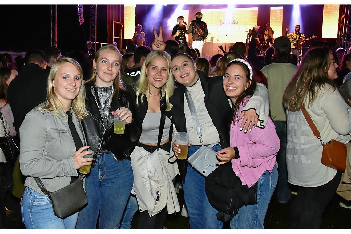 Althütte Open-Air auf dem Sportplatz Althütte mit Hofbräu Regiment. Partystimmun...