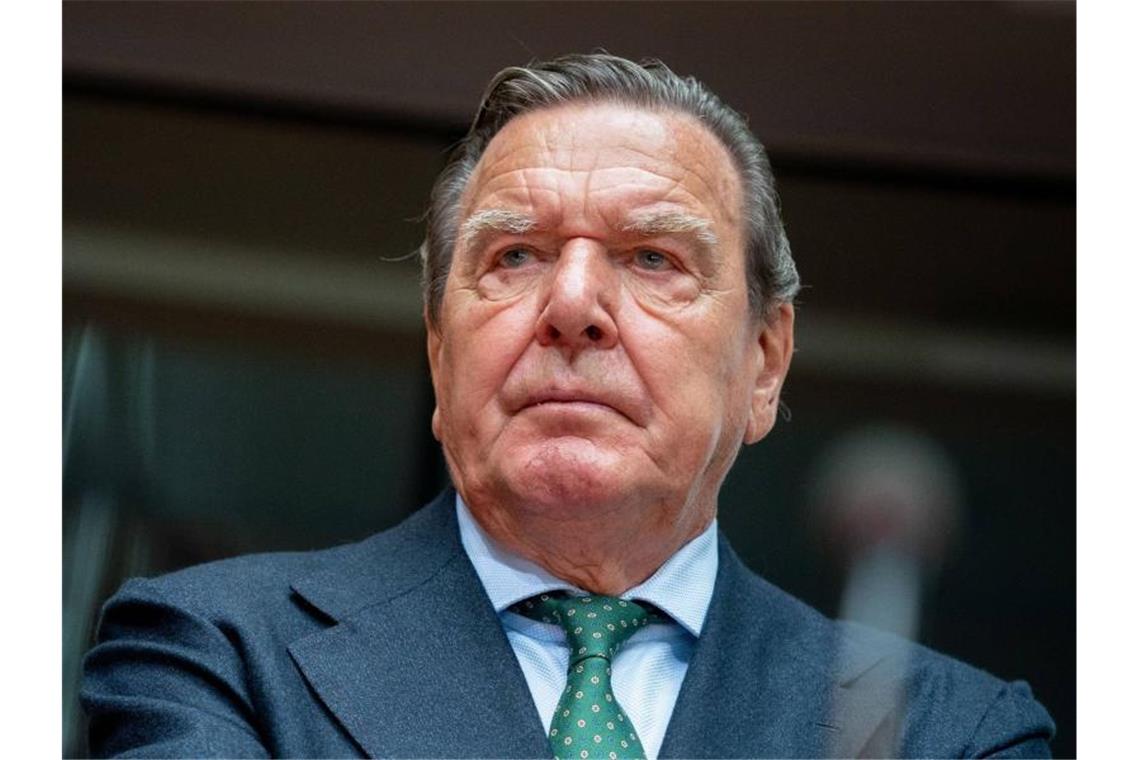 Altkanzler Gerhard Schröder gilt als langjähriger Vertrauter von Wladimir Putin. Foto: Kay Nietfeld/dpa
