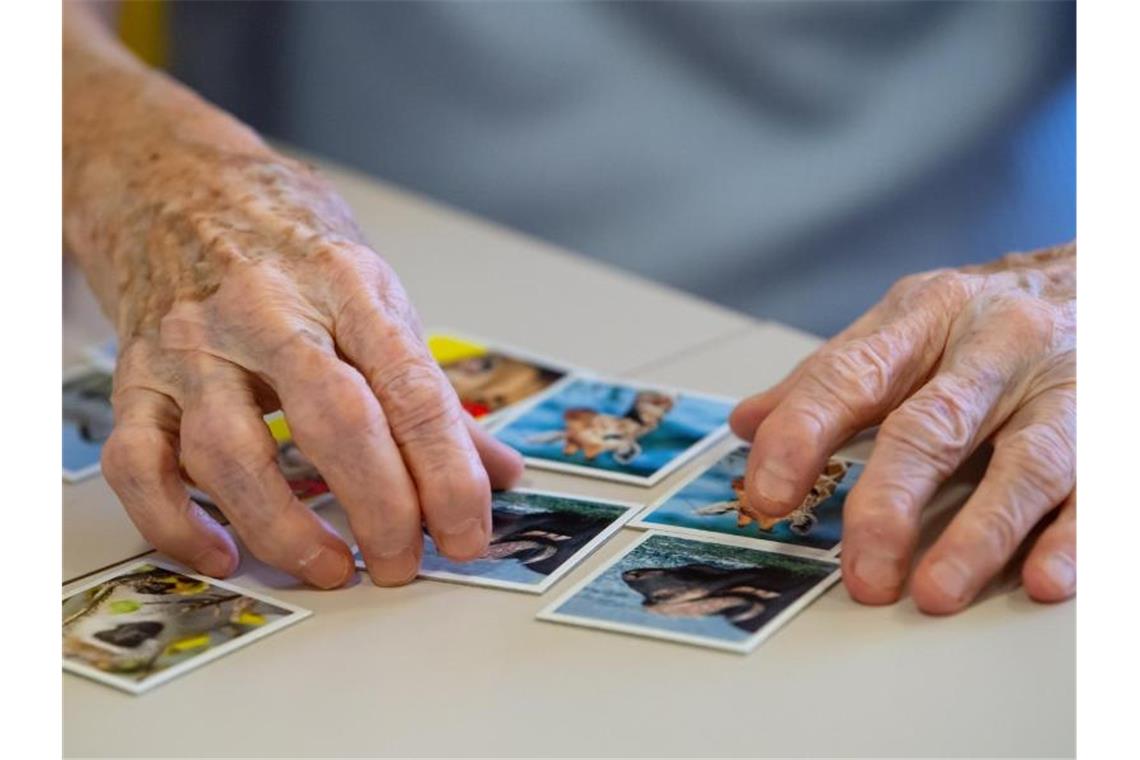 Das sind die zehn häufigsten Todesursachen Alzheimer und andere Demenzerkrankungen gehören nach Angaben der Weltgesundheitsorganisation (WHO) neu zu den zehn häufigsten Todesursachen weltweit. Foto: Sven Hoppe/dpa