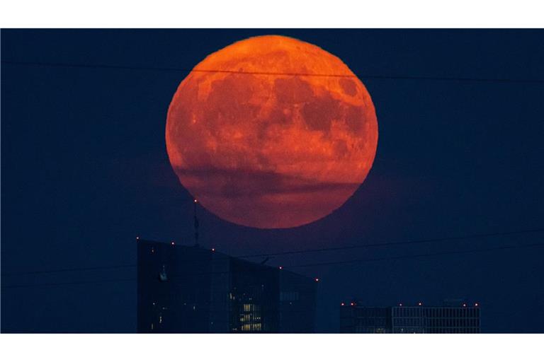Am 11. Juni ist der sogenannte Erdbeermond über Deutschland zu sehen (Symbolbild).