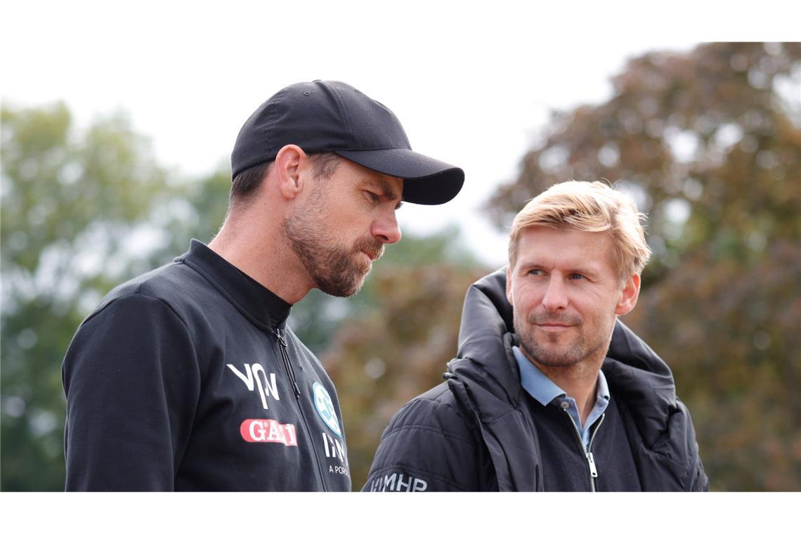 Das waren die Schlüsselmomente der Blauen 2024 Am 12. Dezember gaben die Kickers die Trennung von Sportdirektor Marc Stein (re., neben Trainer Marco Wildersinn) bekannt.
