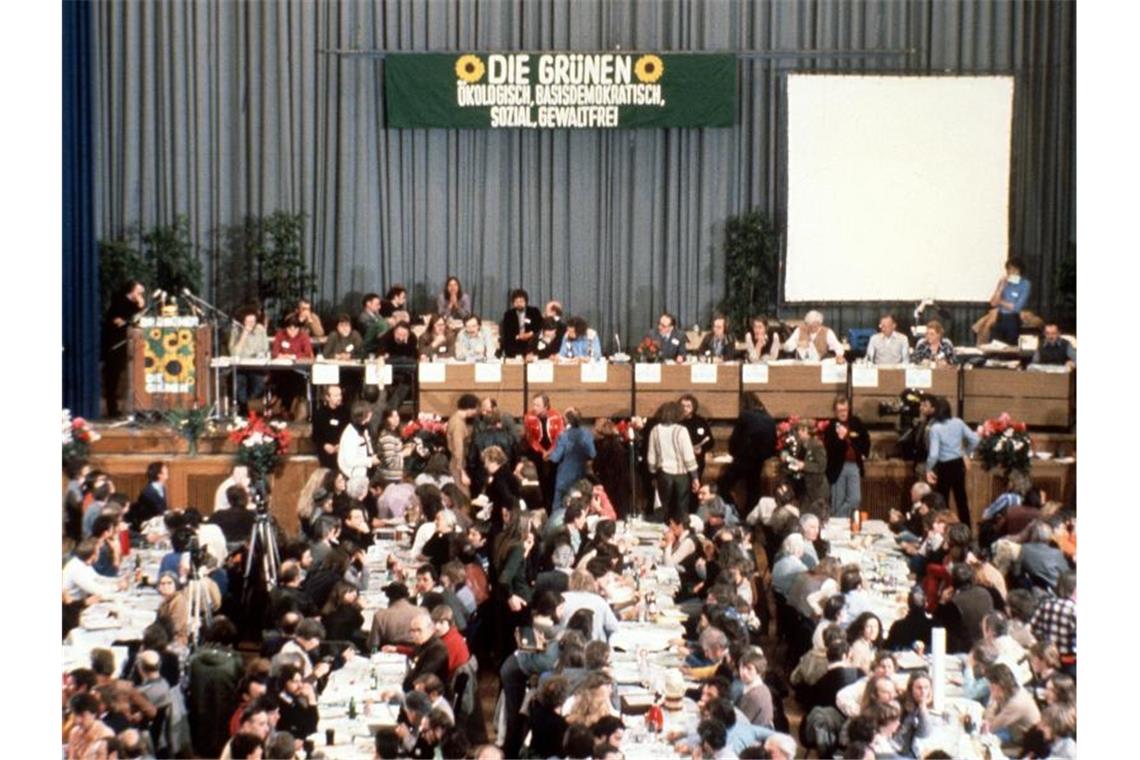 Am 13. Januar 1980 gründeten gut 1000 Delegierte in Karlsruhe die Bundes-Grünen. Foto: Albert Ostertag/dpa
