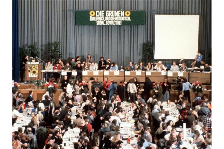 Am 13. Januar 1980 gründeten gut 1000 Delegierte in Karlsruhe die Bundes-Grünen. Foto: Albert Ostertag/dpa