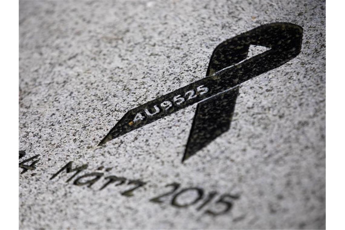 Frankreich stellt Verfahren nach Germanwings-Absturz ein Am 24. März 2015 zerschellte der Germanwings-Airbus mit der Flugnummer 4U9525 an einem Berg in den Alpen. Alle 150 Insassen starben. Foto: Rolf Vennenbernd/dpa