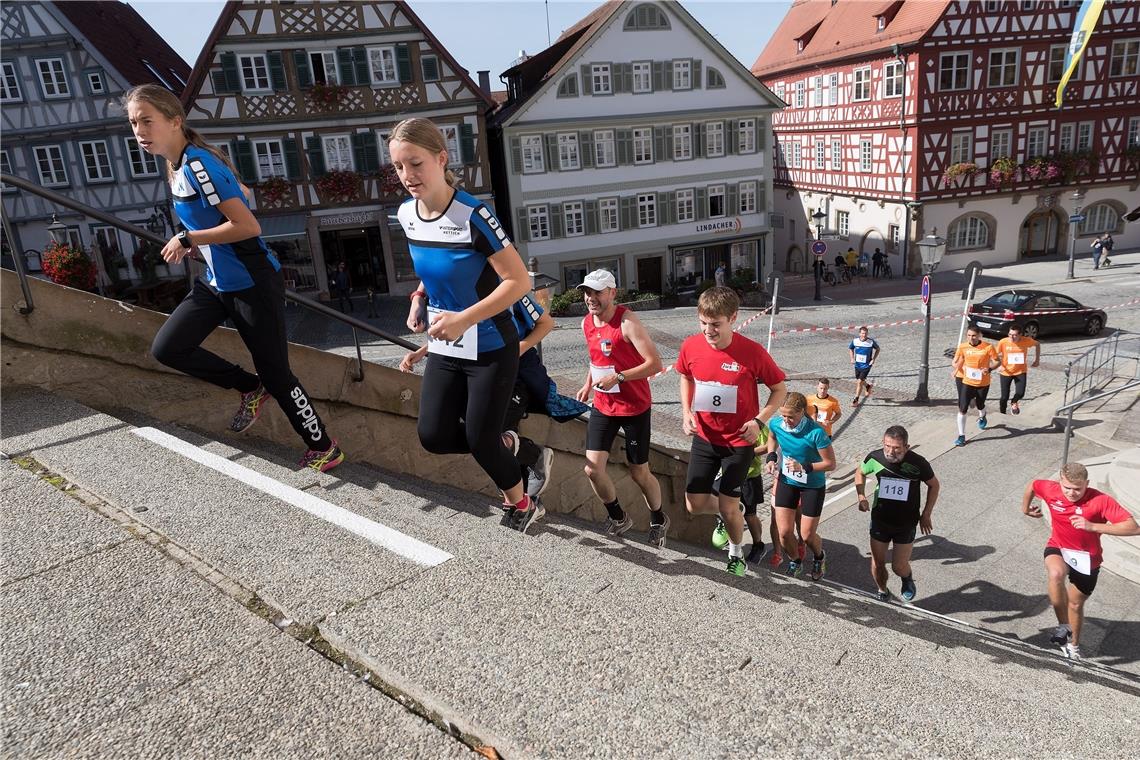 Endlich wieder Stäffeleslauf: Am Samstag gehts rund Am 24. September ist es wieder so weit: Dann startet der siebte Burgberg-Stäffeleslauf der Lebenshilfe. Auf der Strecke müssen viele Treppen bewältigt werden. Foto: Alexander Becher