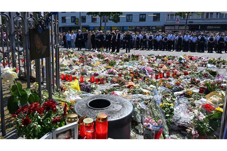 Am 31. Mai 2024 wurde der Polizist Rouven Laur auf dem Marktplatz in Mannheim von einem Angreifer mit einem Messer tödlich verletzt. Der aus Afghanistan stammende Angreifer hat die Tat gestanden. Nach seinem Motiv gefragt, verwies Sulaiman A. auf den Gaza-Krieg.