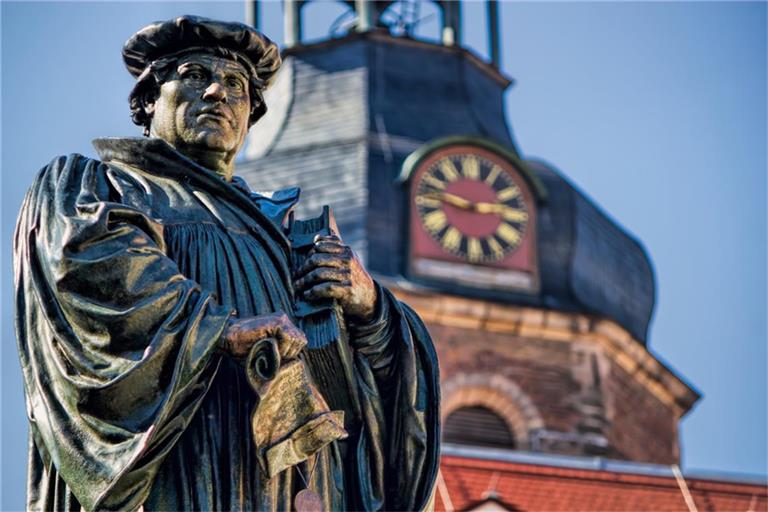 Am 31. Oktober wird der Reformationstag begangen. Doch nicht überall ist er ein gesetzlicher Feiertag. Welche Bundesländer betroffen sind, welche Bedeutung der Tag hat und wie er 2025 fällt.