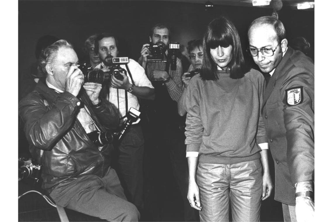 Marianne Bachmeiers Schüsse schrieben Justizgeschichte Am 6. März 1981 erschoss die Gastwirtin Marianne Bachmeier (1950-1996) in einem Lübecker Gerichtssaal den mutmaßlichen Mörder ihrer Tochter. Foto: picture alliance / dpa