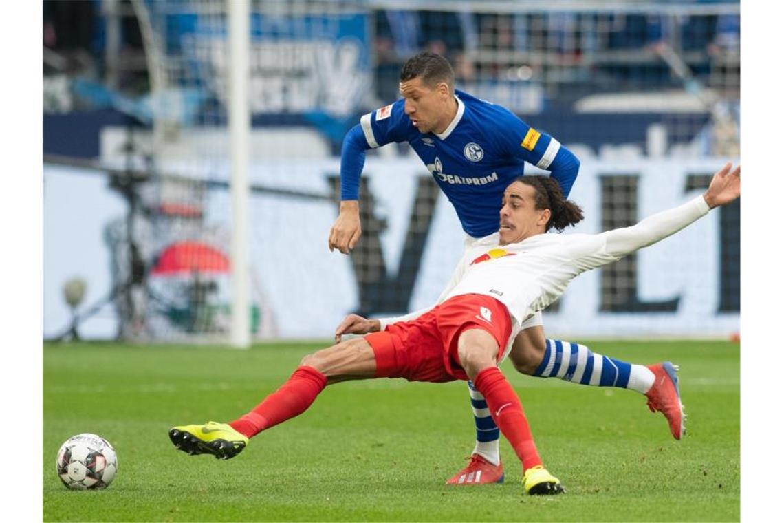 Am 6. Spieltag der Fußball-Bundesliga tritt der FC Schalke 04 bei RB Leipzig an. Foto: Bernd Thissen