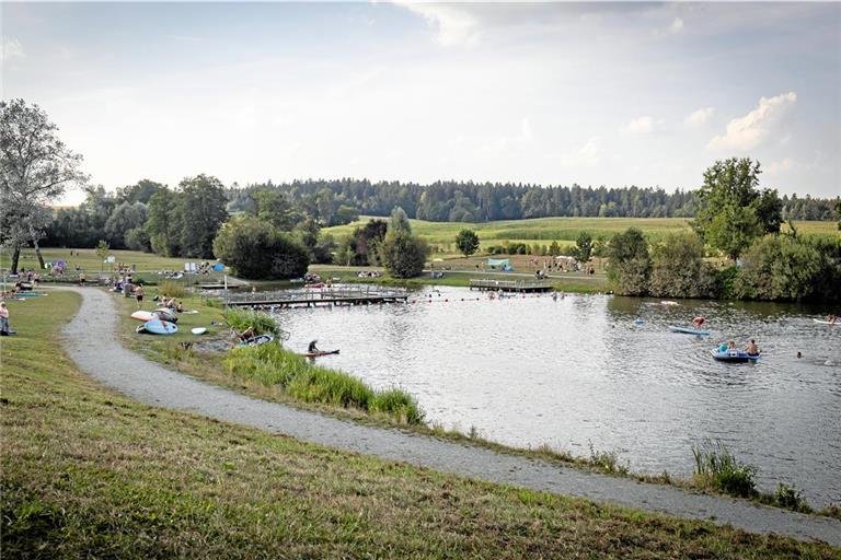 Am Aichstrutsee ist beim Baden aktuell Vorsicht wegen Blaualgen geboten. Foto: Alexander Becher