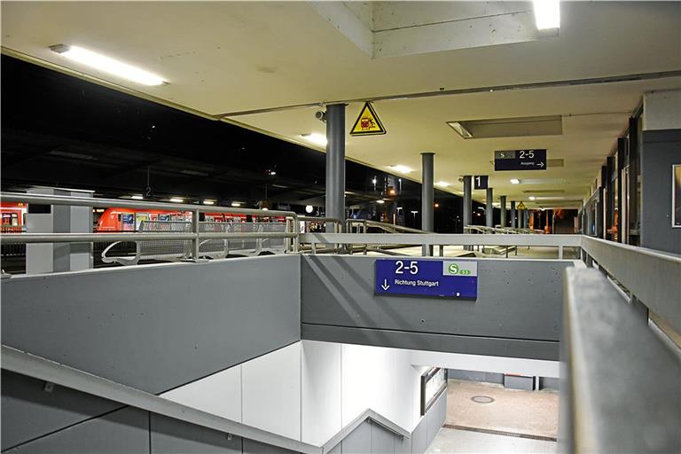 Am Backnanger Bahnhof sollen der Tathergang rekonstruiert werden. Foto: Tobias Sellmaier
