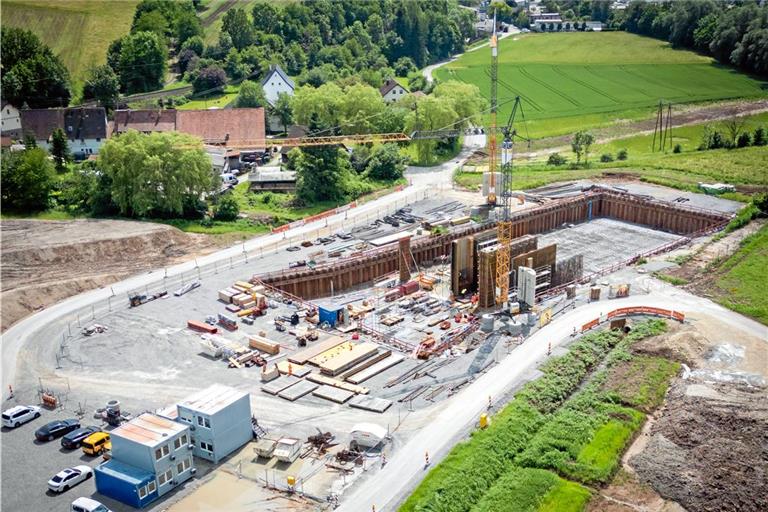 Am Becken Oppenweiler wird seit Jahresanfang gearbeitet. Wenn alles glattgeht, kann es 2026 in Betrieb gehen. Foto: Alexander Becher